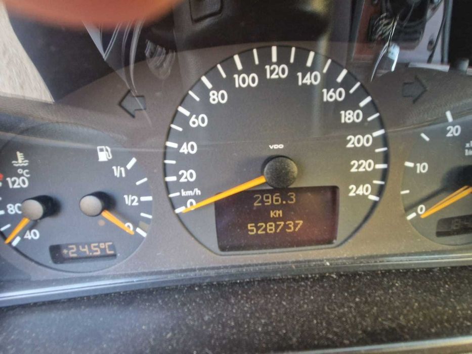 Mercedes Benz E220 CDI