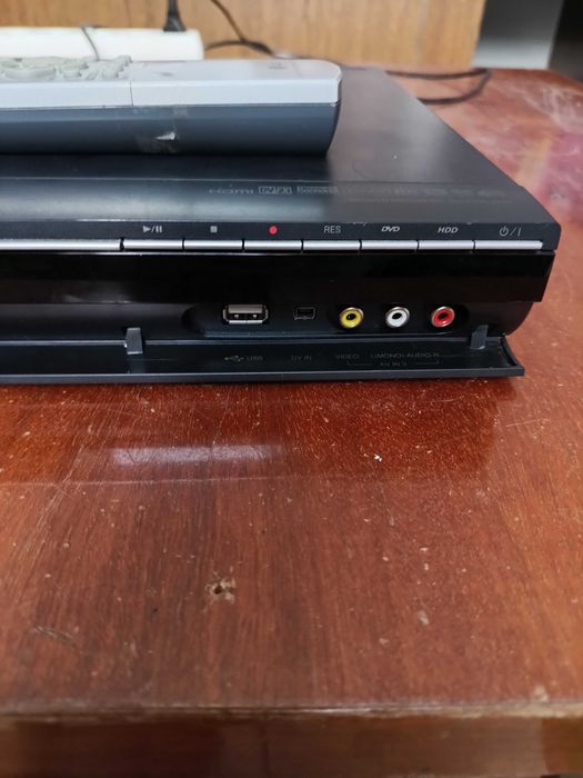 Nagrywarka DVD z dyskiem 160 GB i pilotem - sprawna