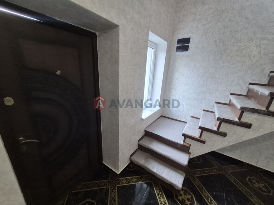 Продаж 2-поверхового будинку з ремонтом