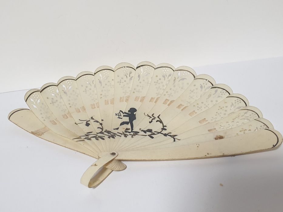 Pequeno antigo leque de crianca / boneca em celuloíde