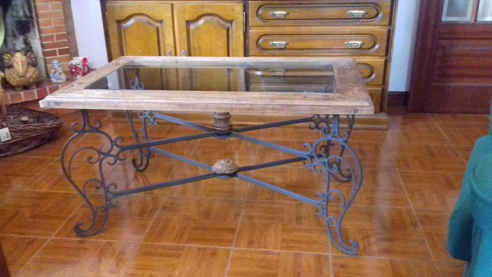 Mesa de centro em vidro