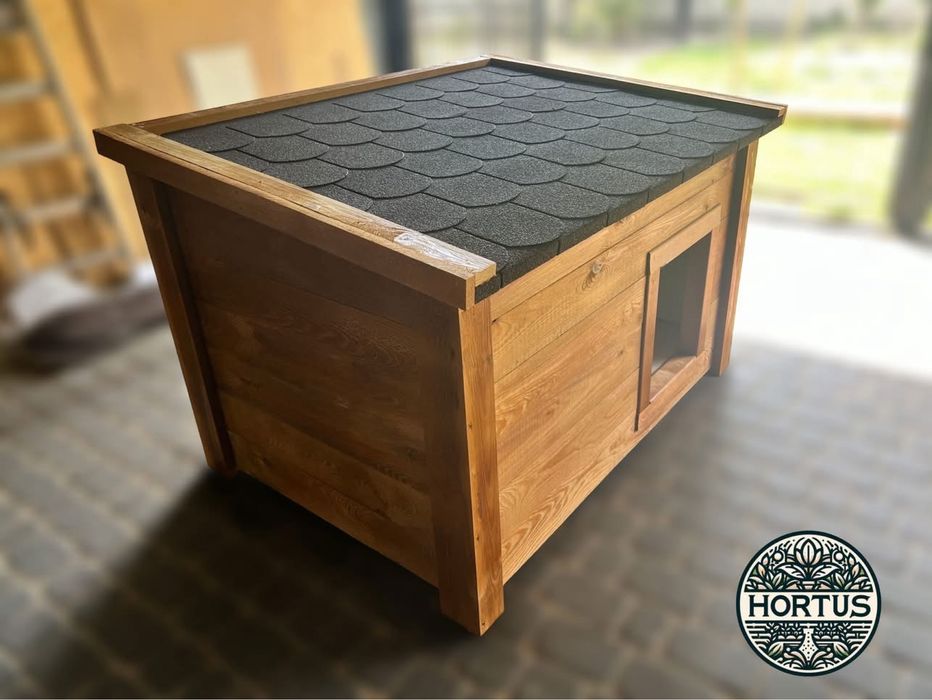 Buda dla dużego psa typu berneńczyk ocieplana, otwierany dach