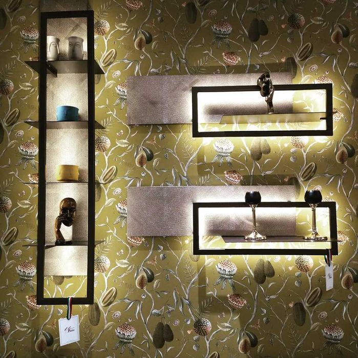 Продам люстры и торшеры ,полки с подсветкой производства Италия