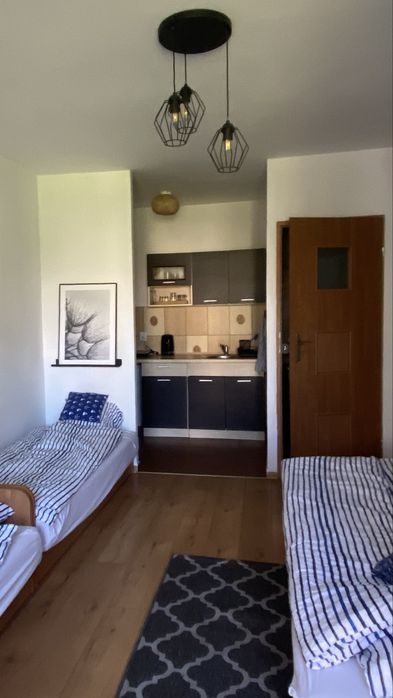 Klimatyczna kawalerka z tarasem w sercu Helu