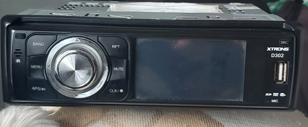 Autoradio  Alpine e leitor multimedia.