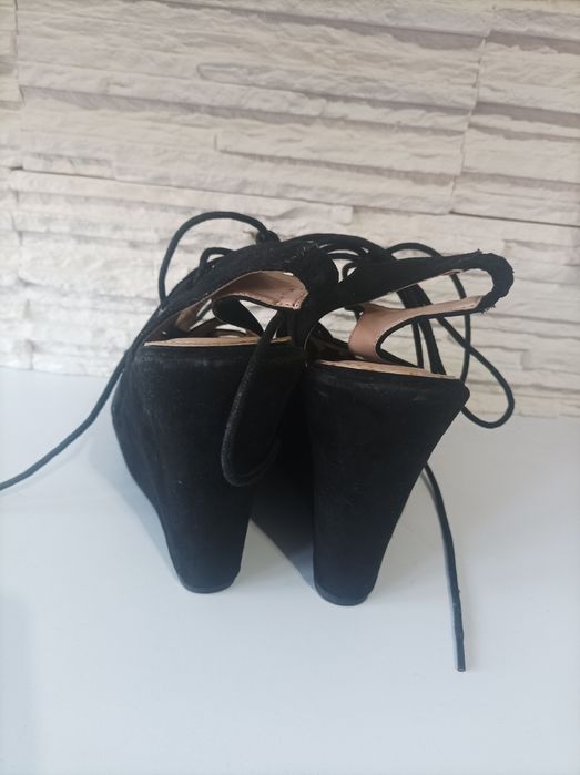 Buty na koturnie roz.39 zamszowe