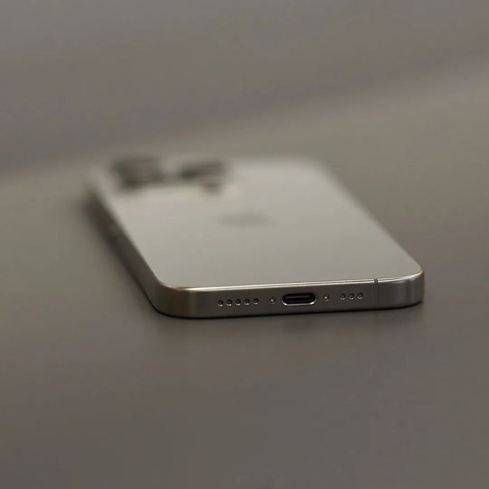 iPhone 15 Pro 128gb natural titan Б/У