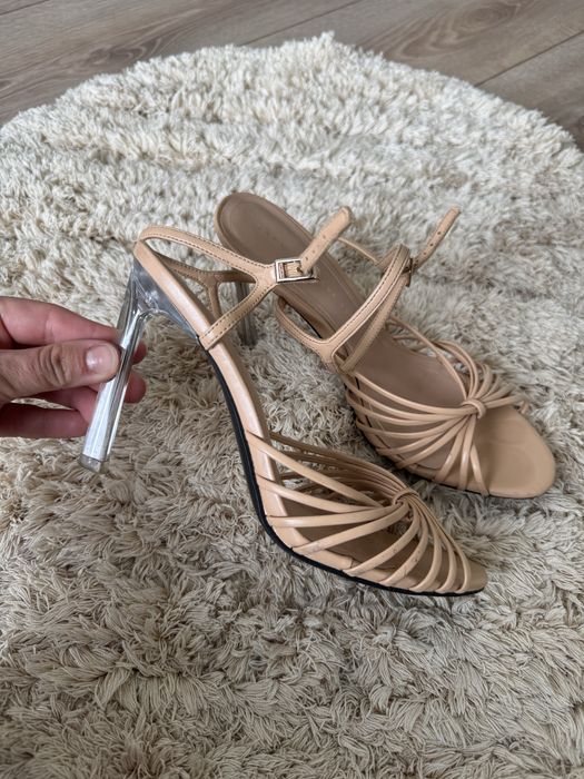 Босоніжки Zara 38р бу в ідеальному стані