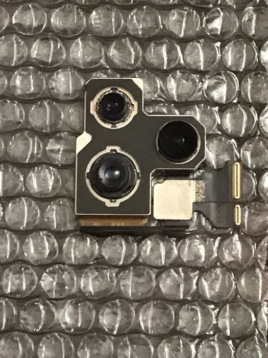 Камера на iphone 13 pro max з дефектом