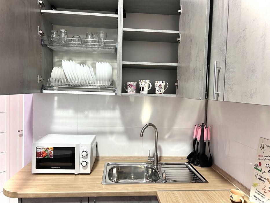 Хостел сучасний у Києві вул. Дмитрівська. Легка доступність! Світло є!