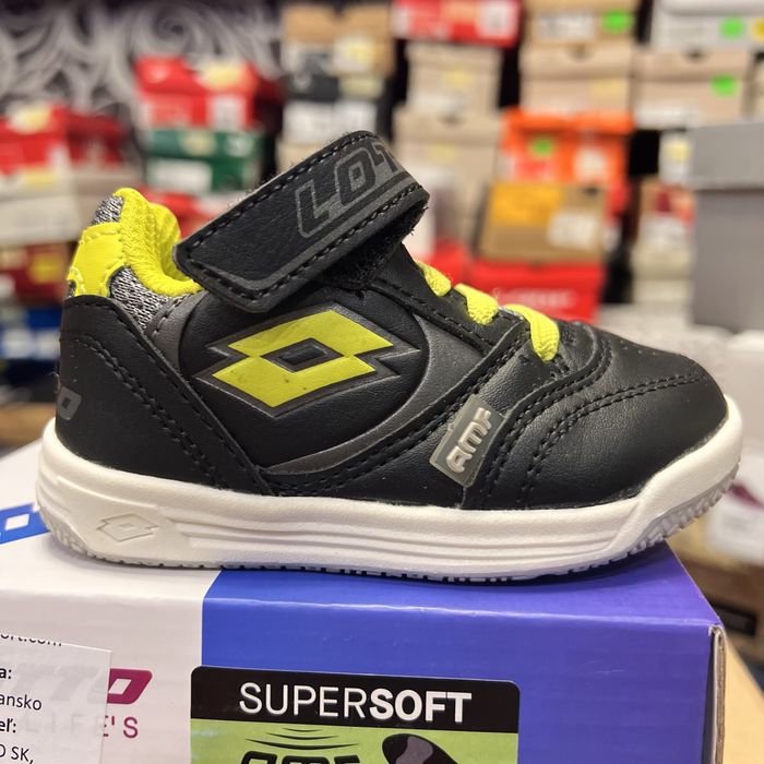 Брендове дитяче взуття оптом.