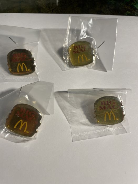 Pinos e crachas Mcdonald’s