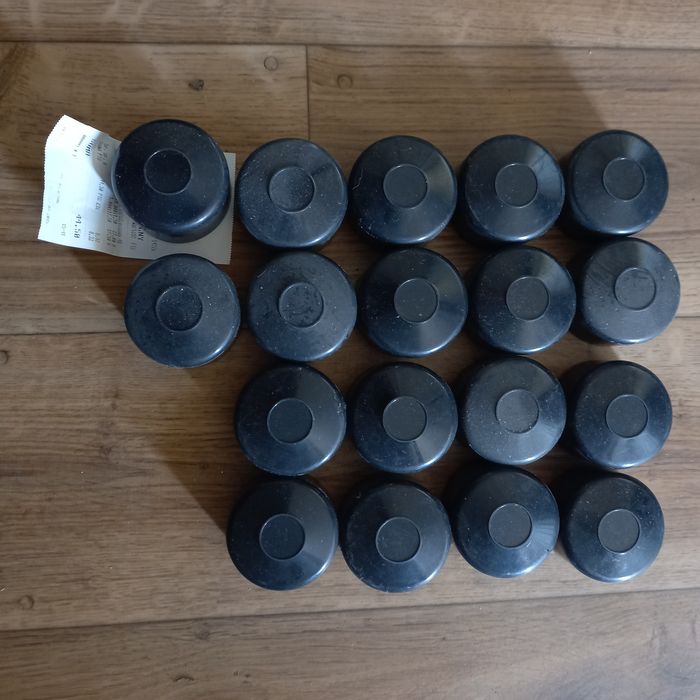 Daszek na slupek 18 sztuk