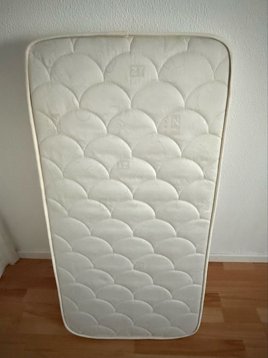 Colchao 120x60 praticamente novo