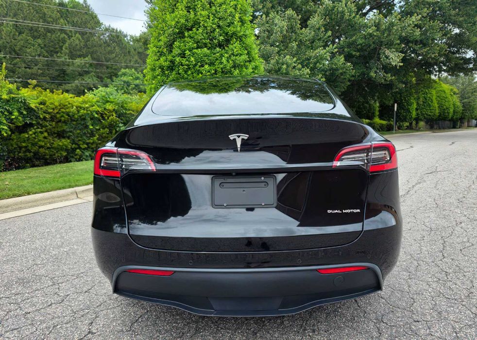 Tesla Model Y Long Range      2021
