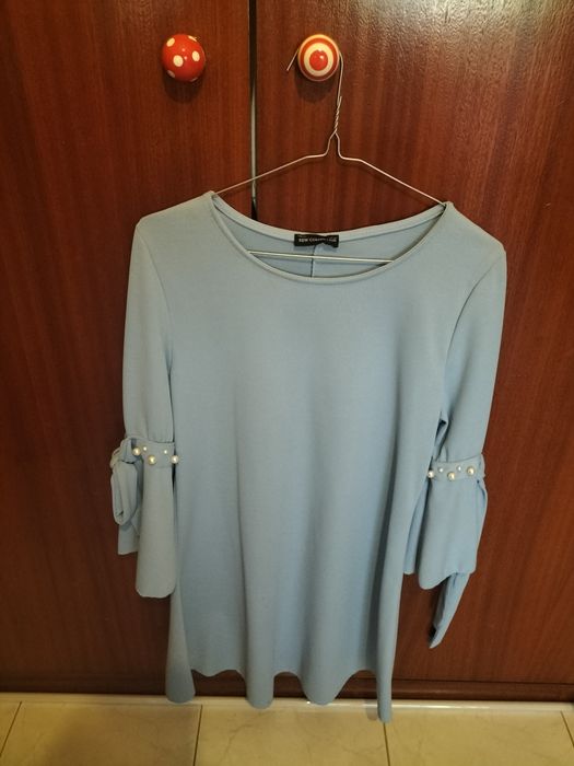 Vestido M azul bebé c pérolas nos braços