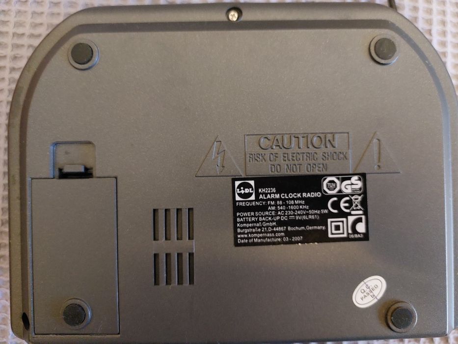 bench радіо-будильнник