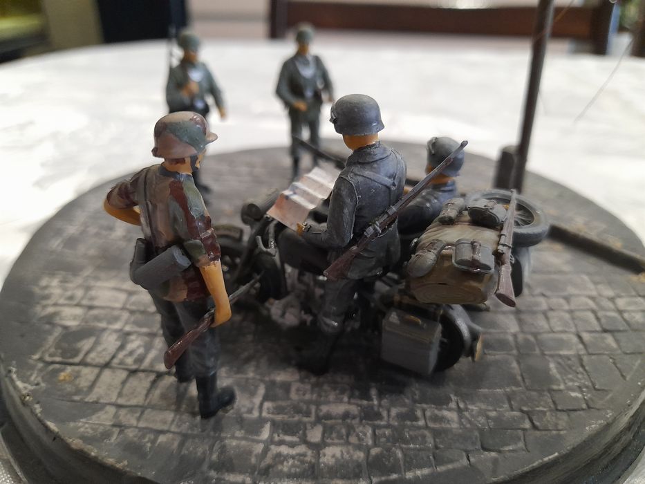 Diorama - Niemiecki Patrol - motocykl BMW R 12 + figurki - 1:35