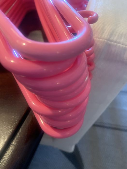 21 cabides cor se rosa. Sem qualquer dano