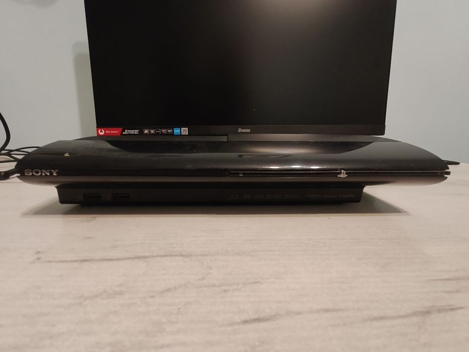 Sprzedam PS3 slim (konsola zadbana)