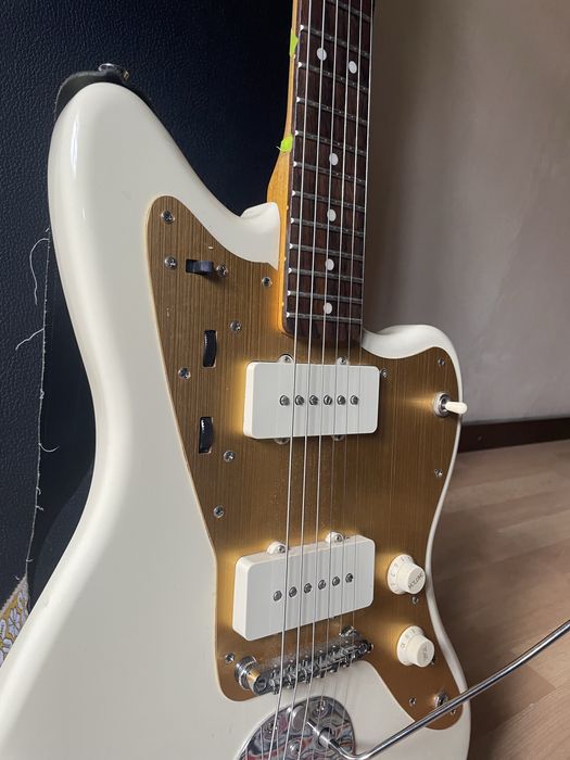 Squier Jazzmaster J macis