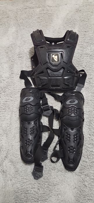 Motocrossowe ochraniacze kolan i klatki piersiowej dla dziecka