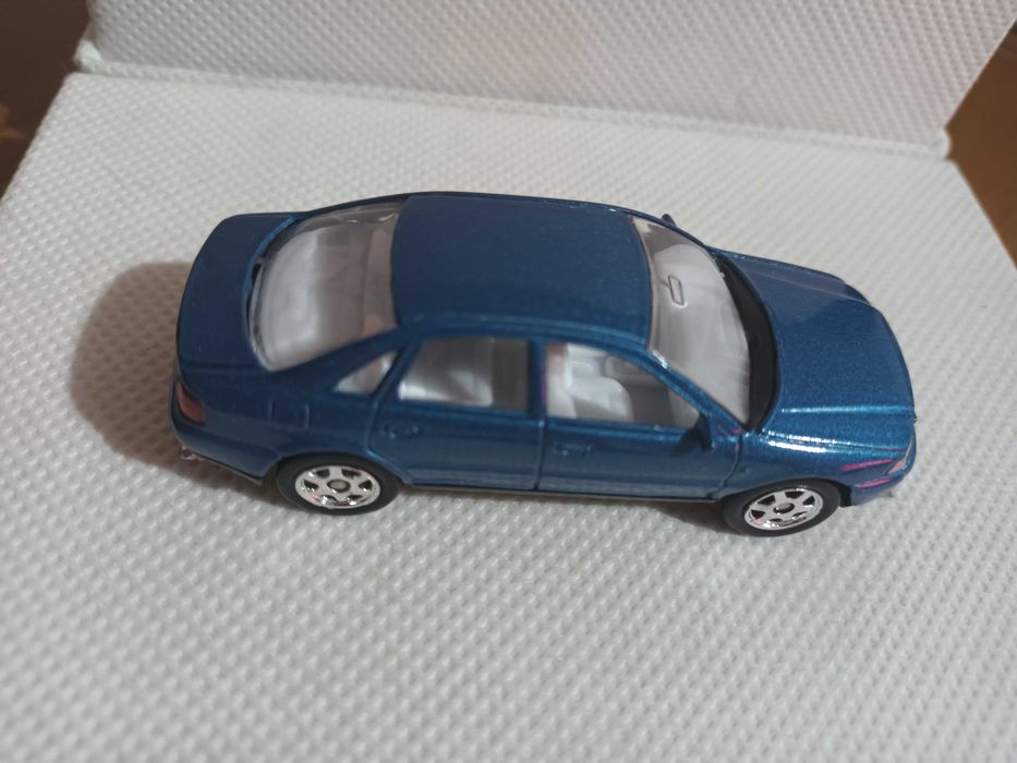 Miniaturas 1/64 Welly CM