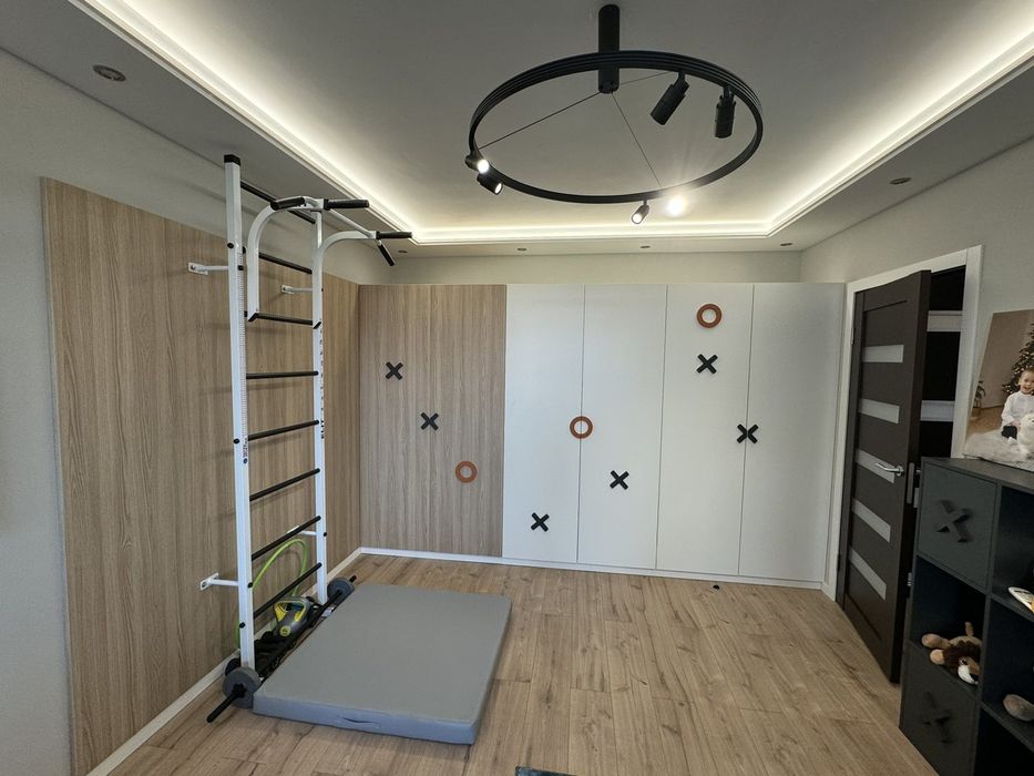 Меблі під замовлення/Кухні/Шафи/Гардеробні