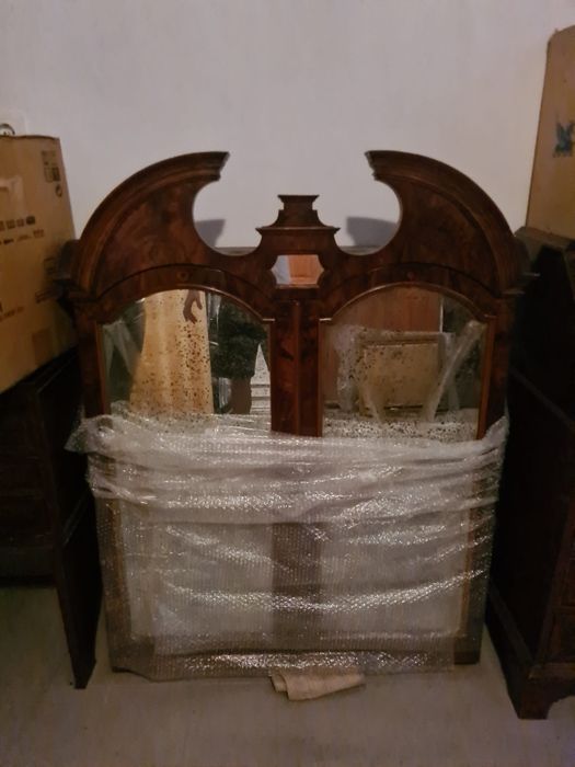 Escrivaninha com alçado antiga
