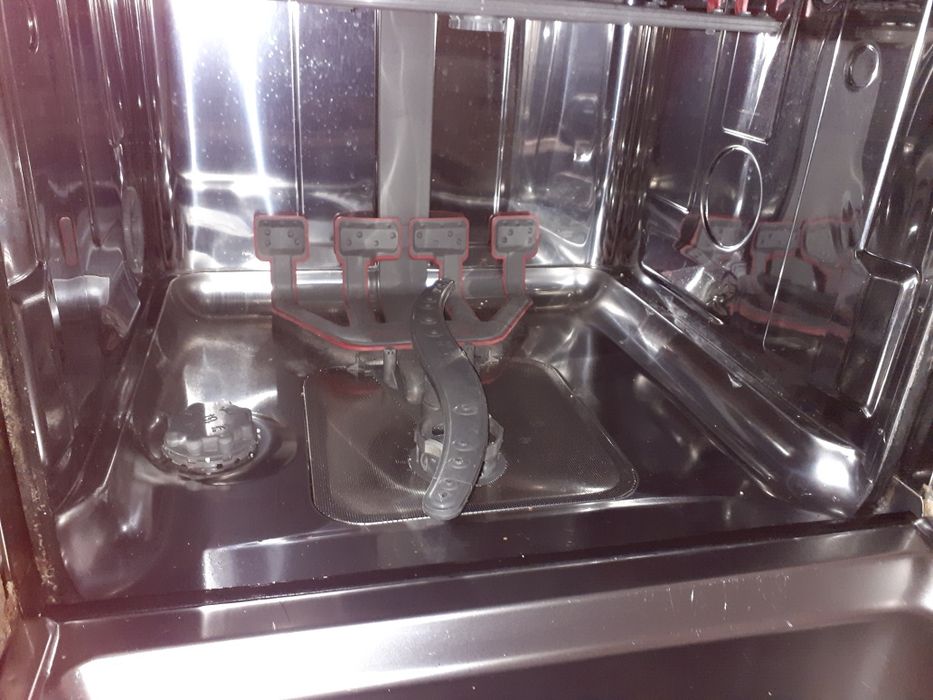 Máquina loiça Whirlpool a funcionar