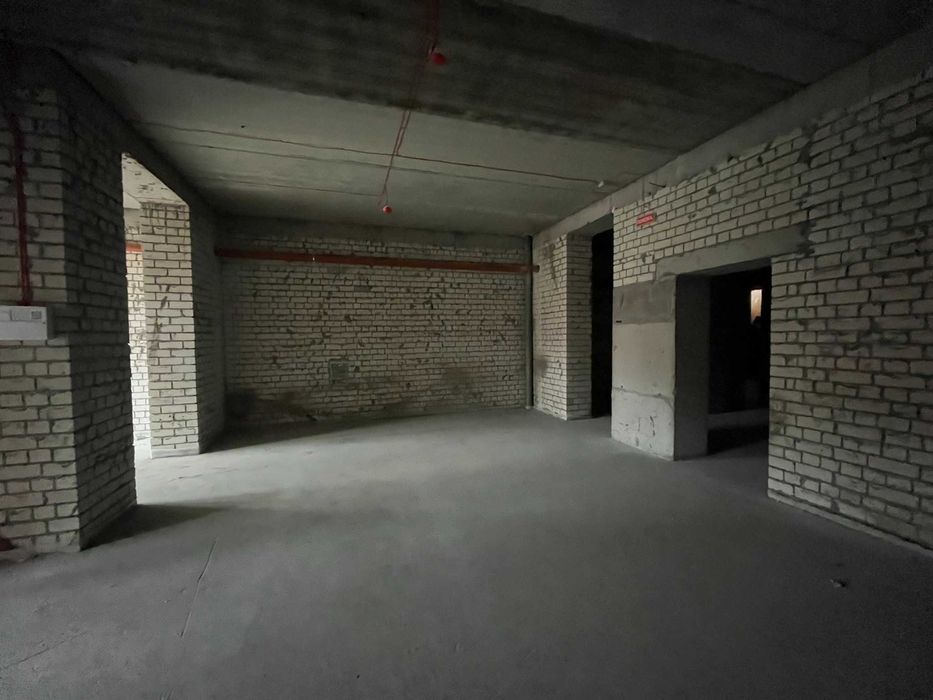 Продаж неж приміщення 1 пов ЖК Чайка(до метро 10 хв) 200м кв  дешево