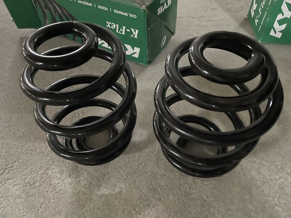 Molas Traseiras KYB para BMW Serie 3 E46