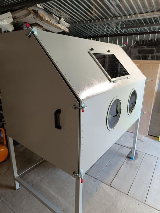 Kabina do piaskowania piaskarka kabinowa piaskowanie dysza