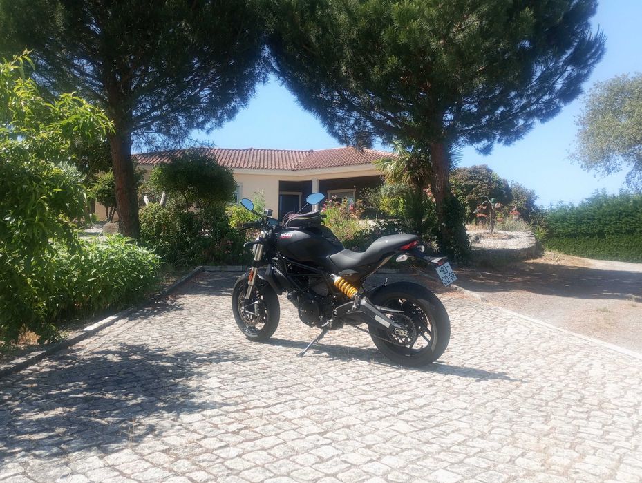 Vendo Mota Ducati Monster em excelente estado