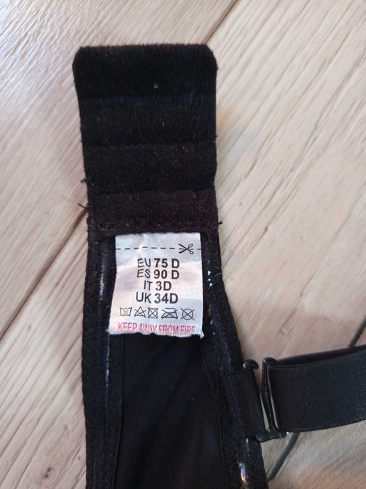 Czarny biustonosz balkonetka 75D