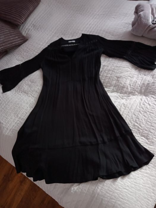 Sukienka czarna za kolano