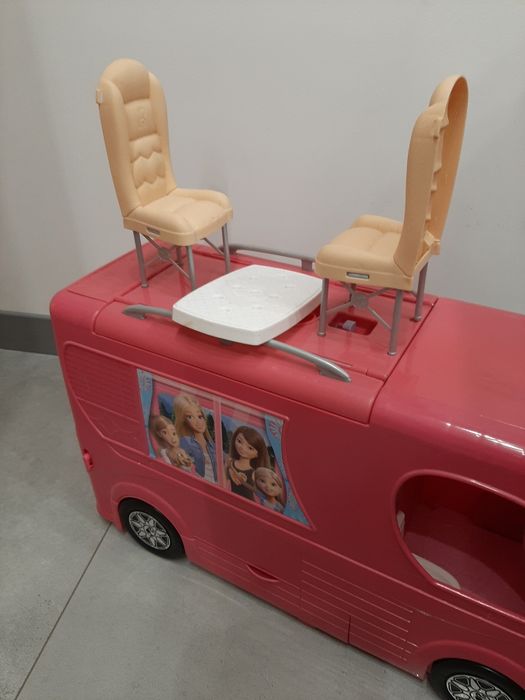 Samochód Barbie camper z basenem