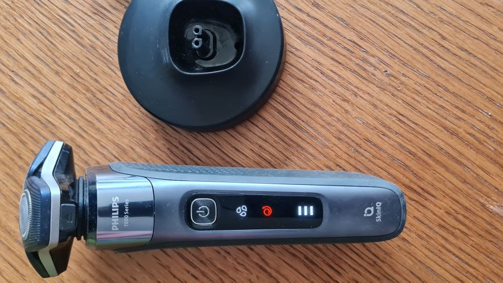 Maszynka do golenia Philips 7000 SkinIQ model 7882