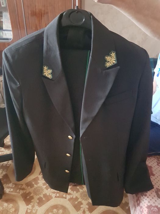 Продам новий костюм з рубашкой