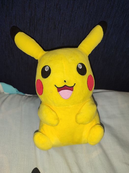 мягкая игрушка пакемон 
Пикачу и Иви