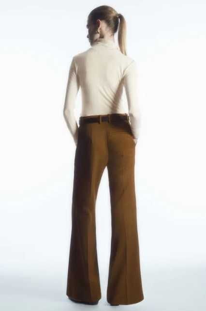 стильні розкльошені брюки cos