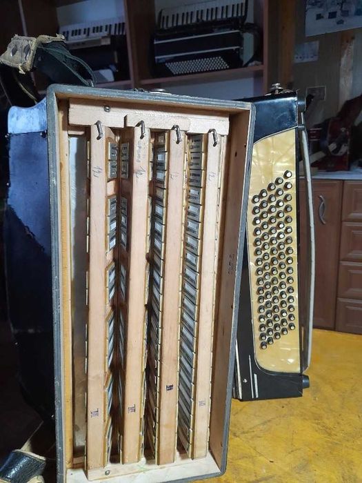 AKORDEON HESS 80 basów IV chóry /musette/