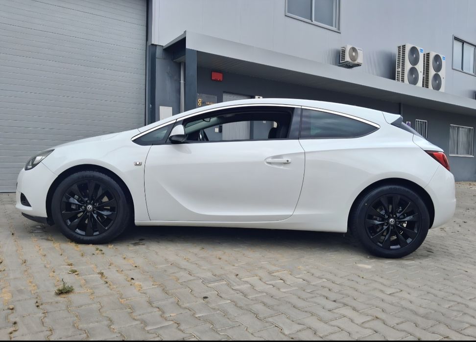 Opel Astra GTC — fotografia 6