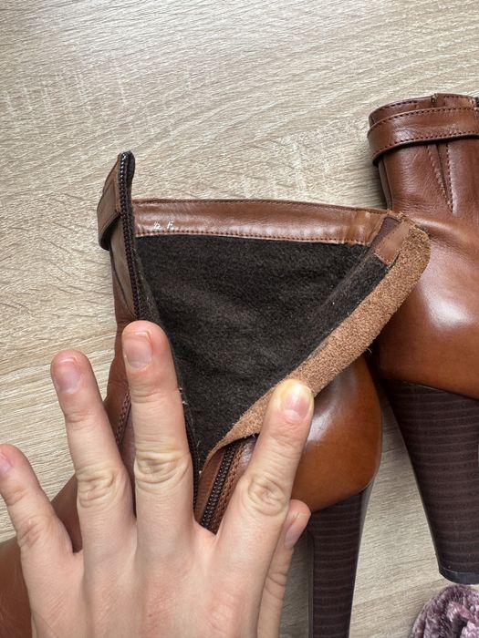 Нові шкіряні черевики