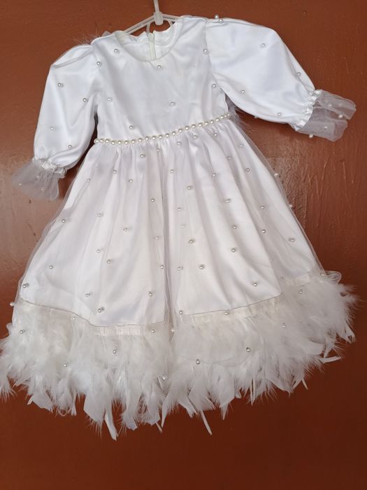 Платтячко з пір'ячком + чепчик на хрестини для дівчинки