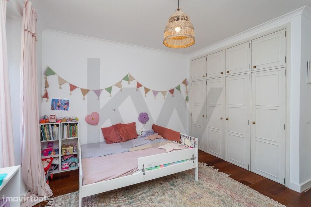 Apartamento T3 com sótão e terraço de utilização exclusiva - Av. de Ma