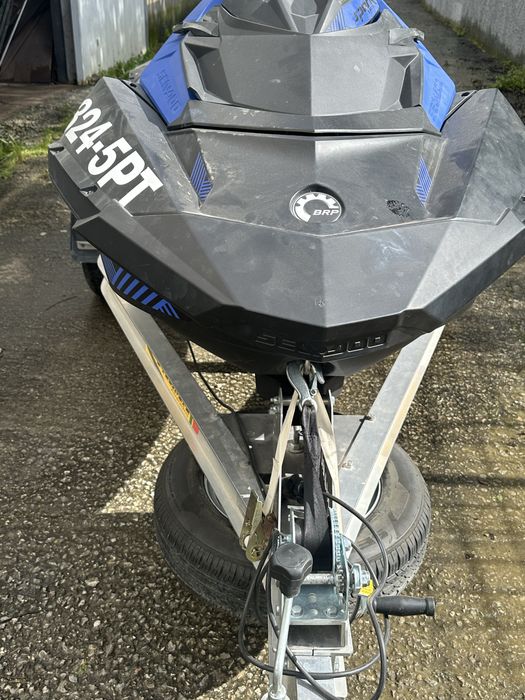 Mota de agua sea doo trix 3 lugares