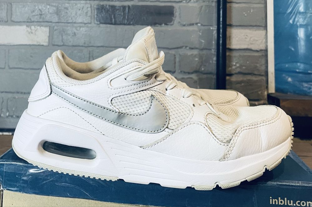 Кроссовки  Nike Team Hustle