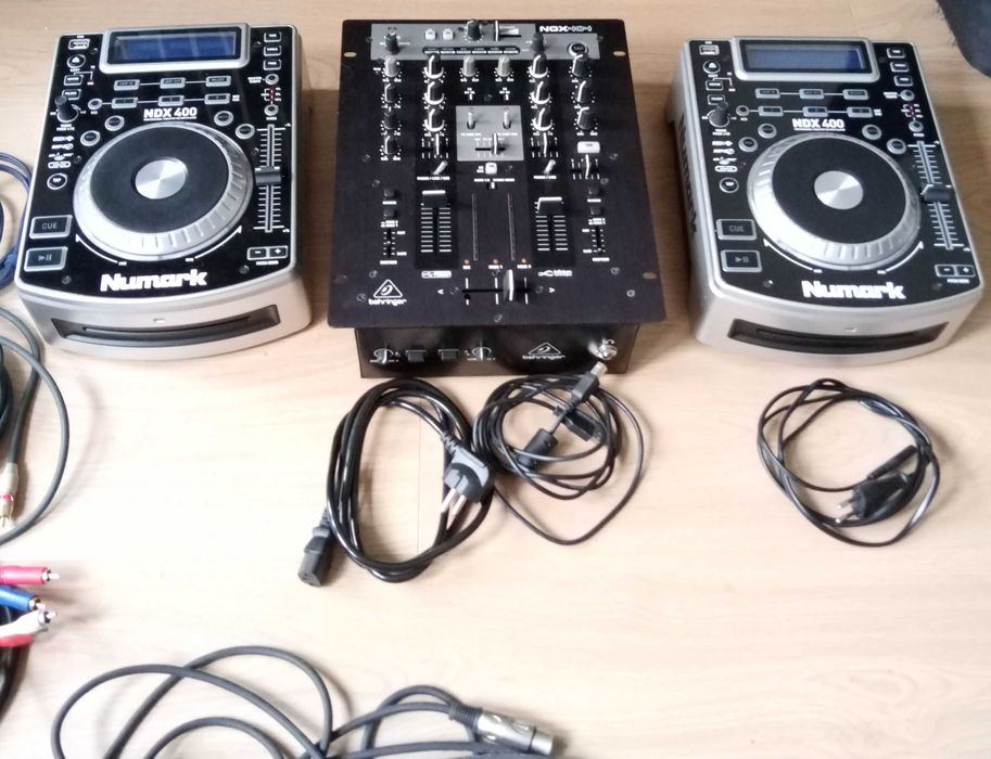 Dj! Mesa de mistura Behringer NOX 404 e decks Numark NDX 400