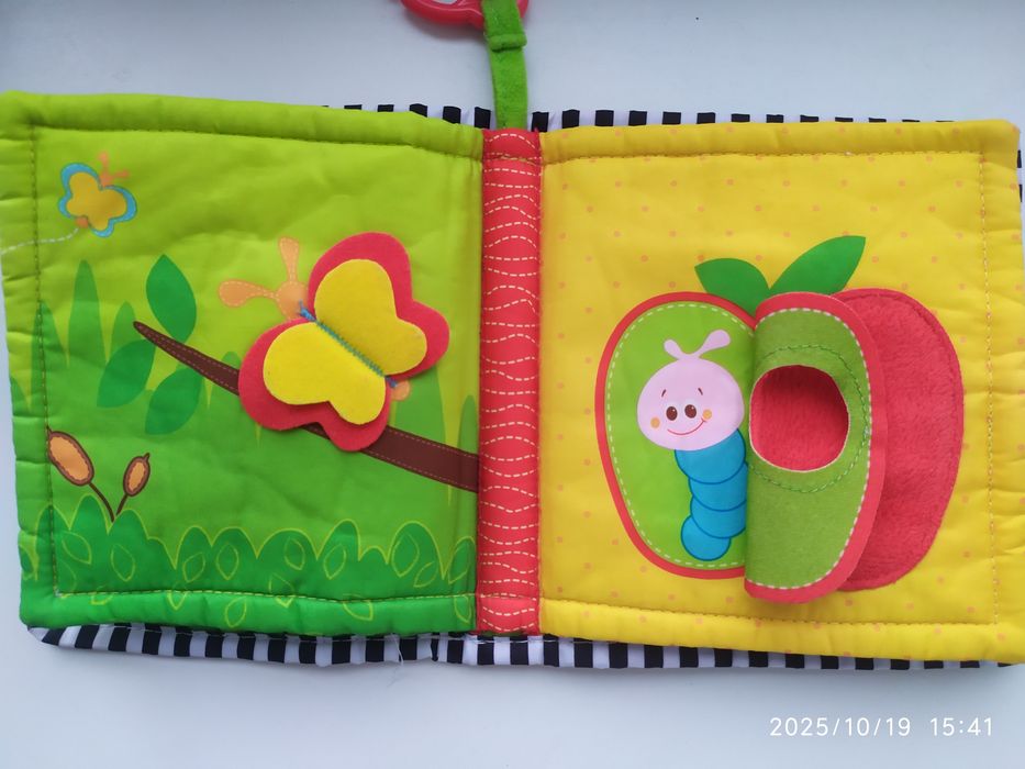 М'яка розвиваюча книжечка Tiny Love для найменших дітей